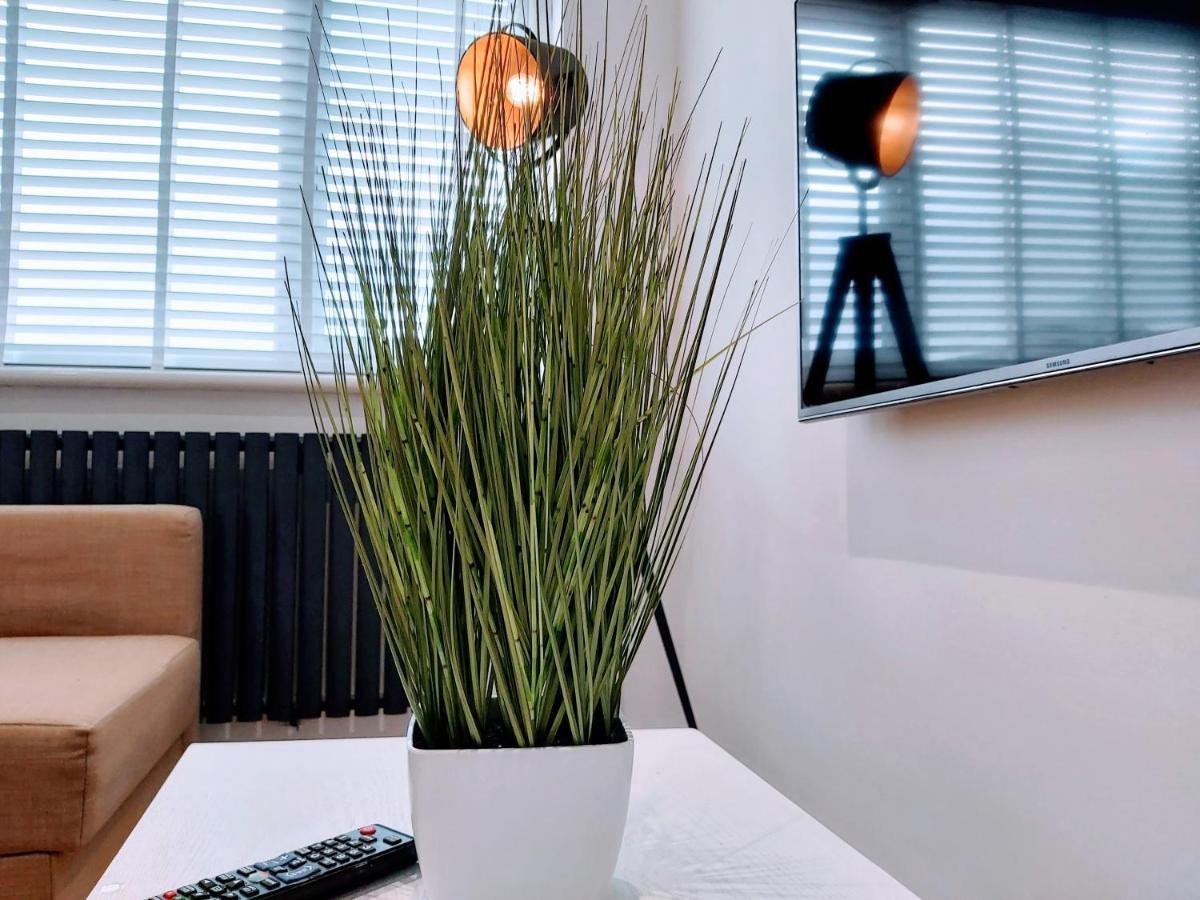 Cosy 1 Bed Flat That Sleeps 4 Уоруик Екстериор снимка